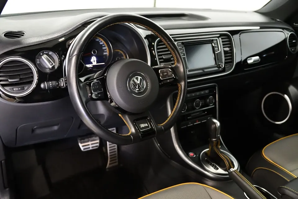 Volkswagen Beetle 2019 photo 2