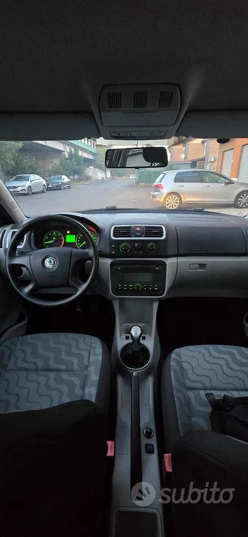 Skoda Fabia 2009 photo 4