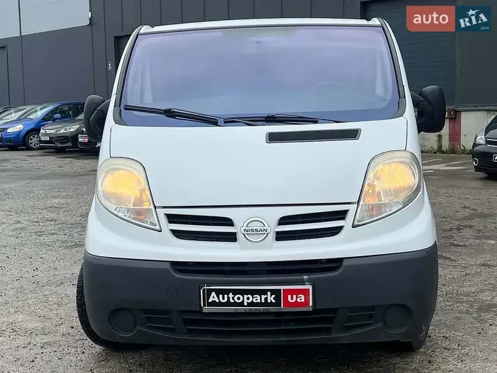 Nissan Primastar 2010 photo 2