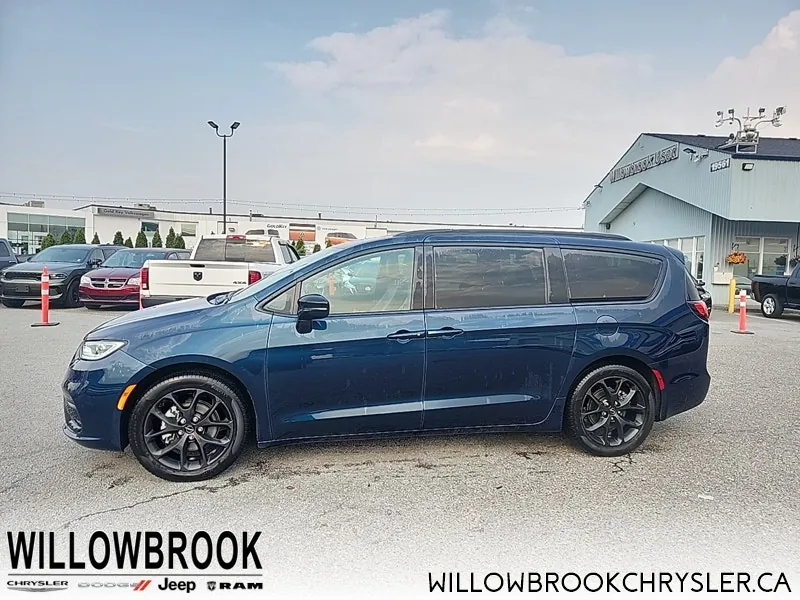Chrysler Pacifica 2024 photo 3