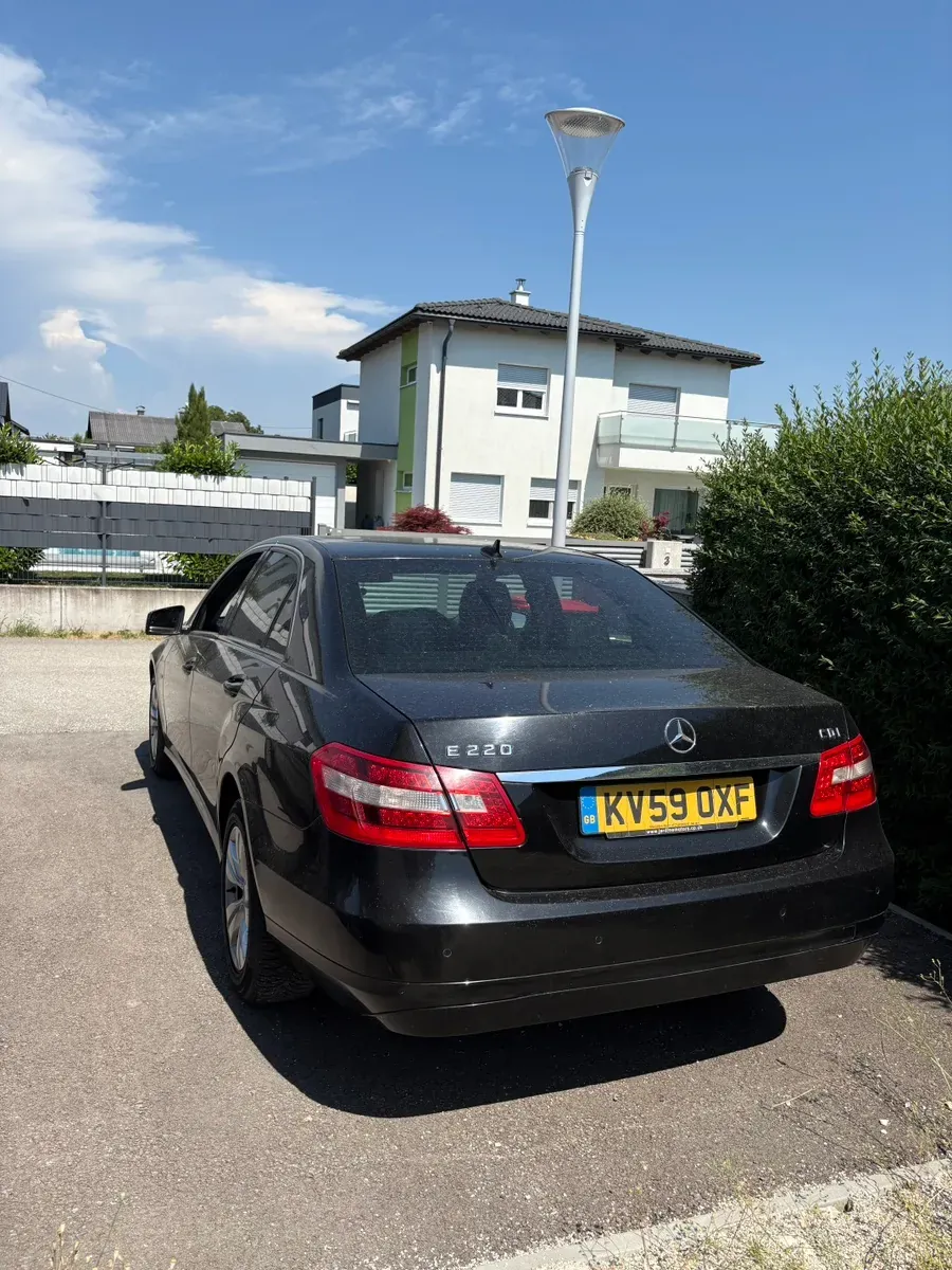 Mercedes-Benz E-Class 2009 photo 2