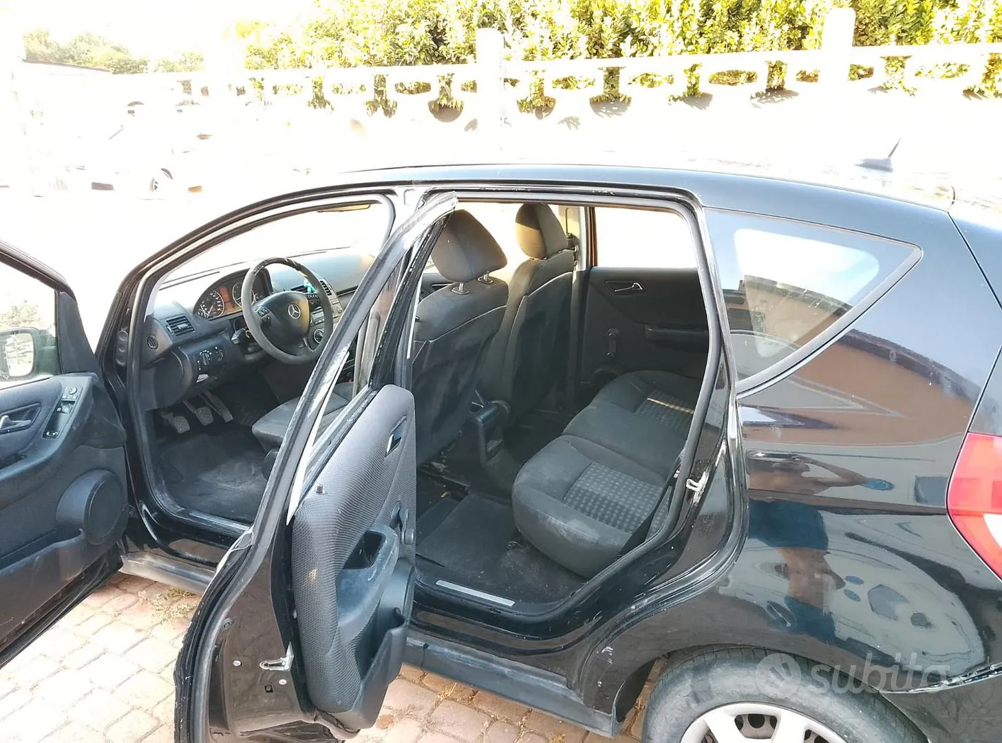 Mercedes-Benz A-Class 2011 photo 3