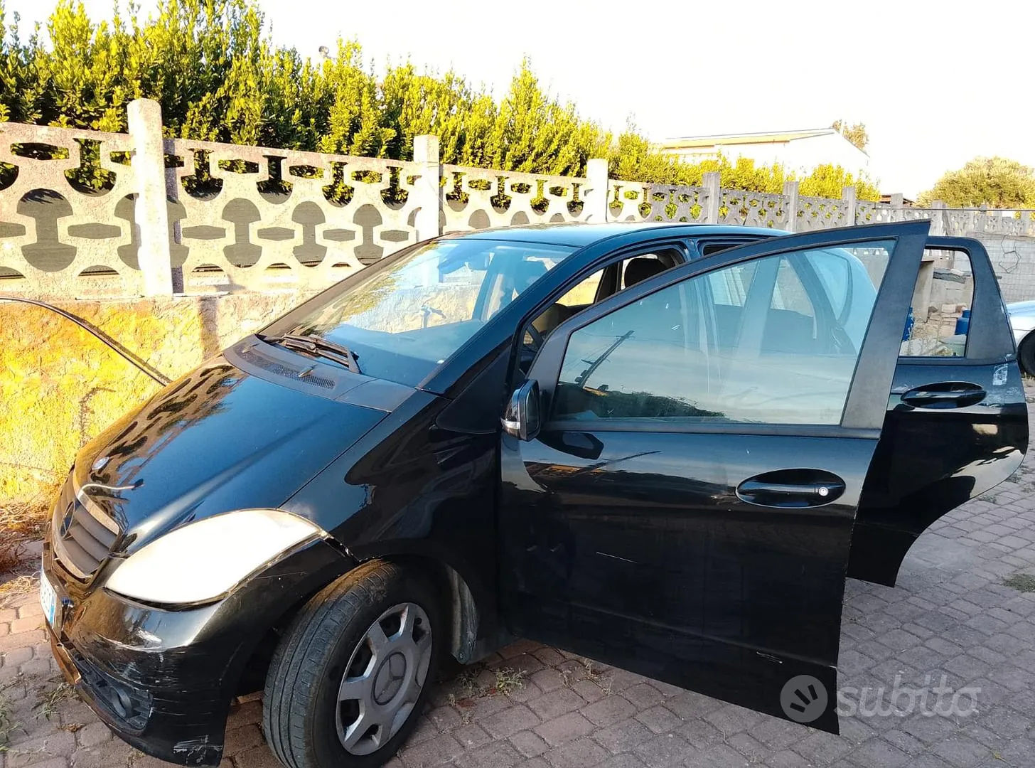 Mercedes-Benz A-Class 2011 photo 2