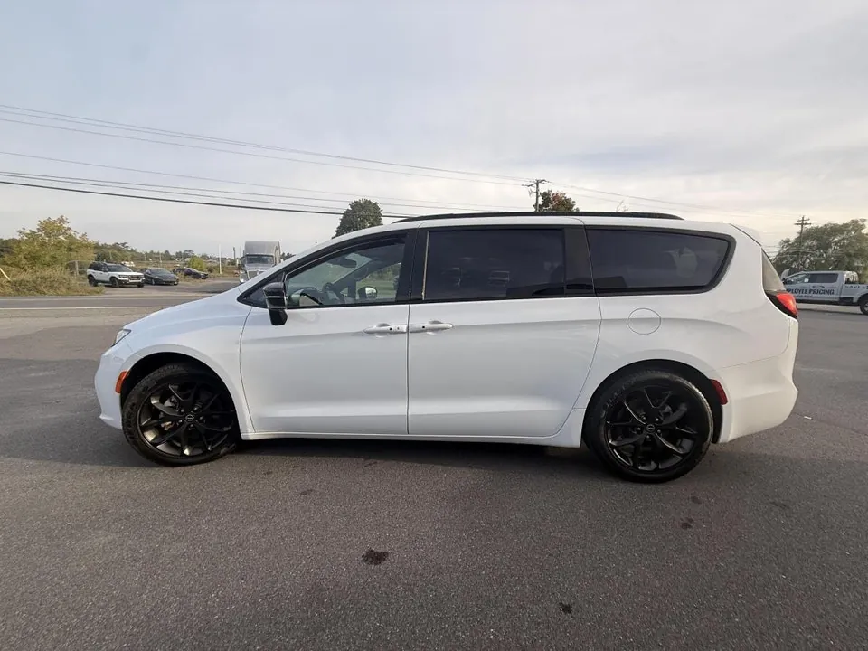 Chrysler Pacifica 2025 photo 4