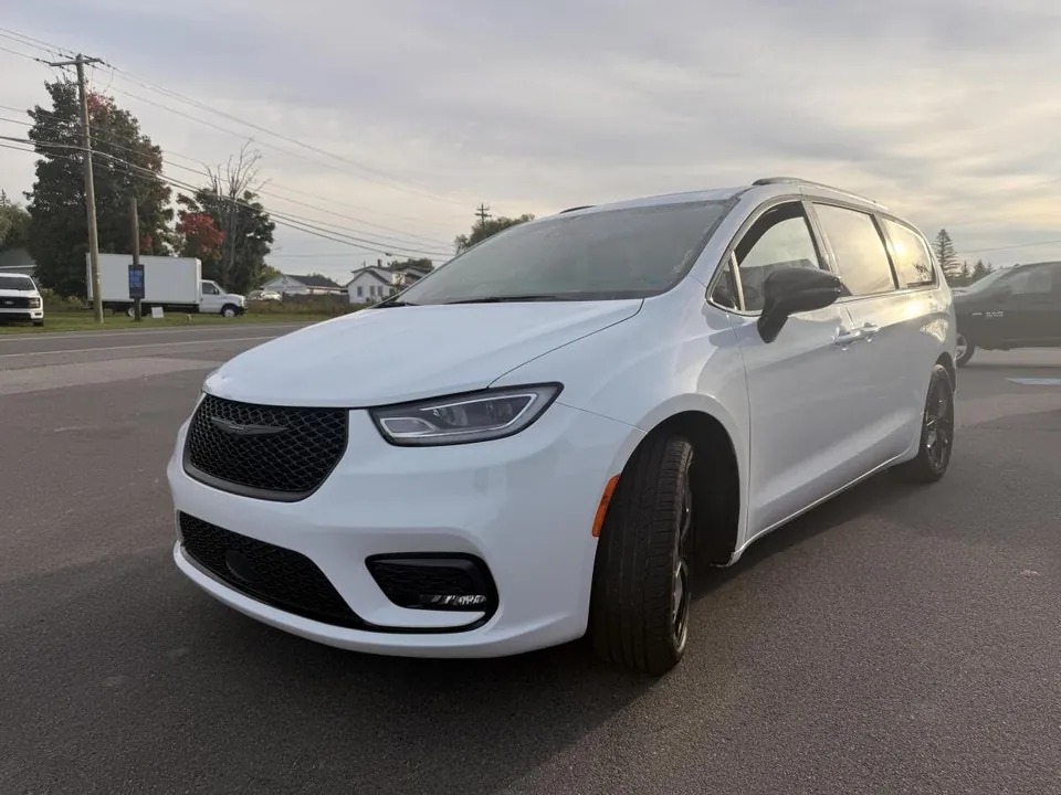 Chrysler Pacifica 2025 photo 3