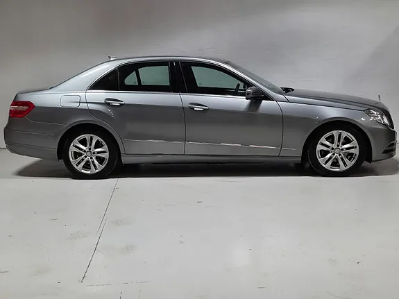 Mercedes-Benz E200 2012 photo 4