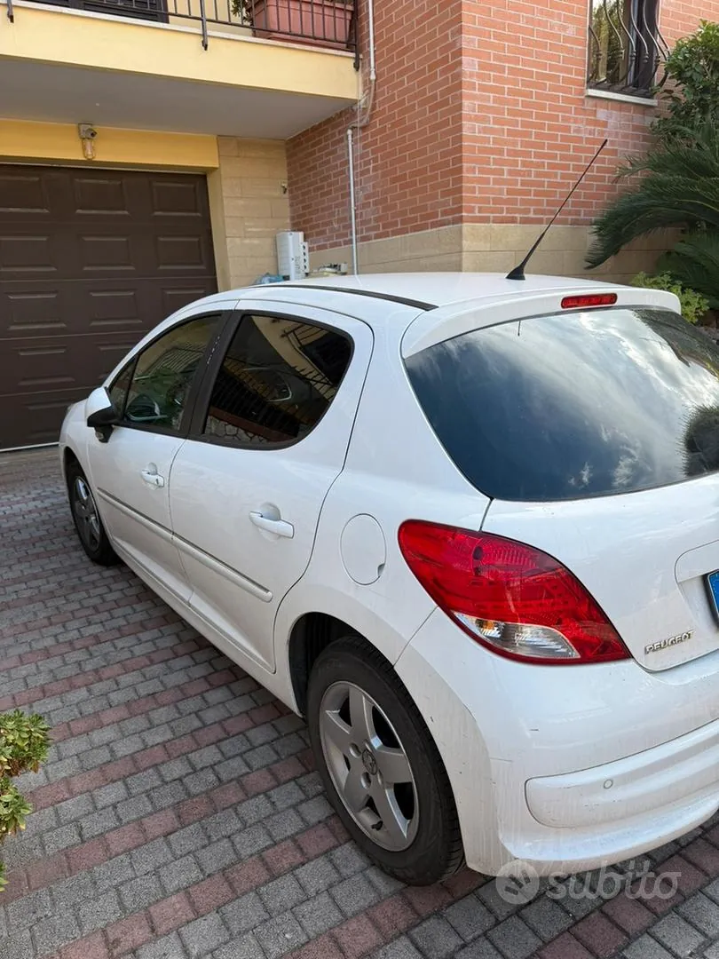 Peugeot 207 2011 photo 5