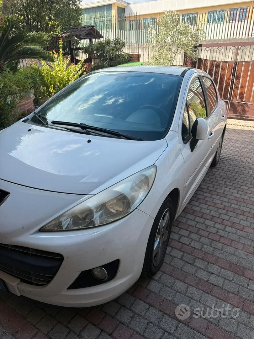 Peugeot 207 2011 photo 3