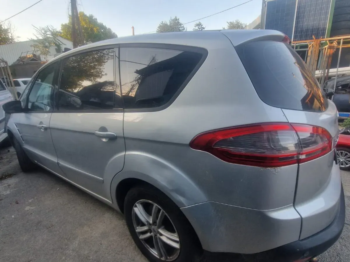 Ford S-Max 2013 photo 2