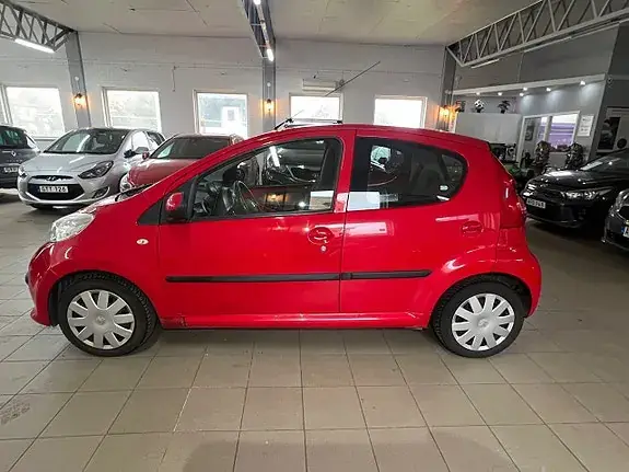 Peugeot 107 2008 photo 4