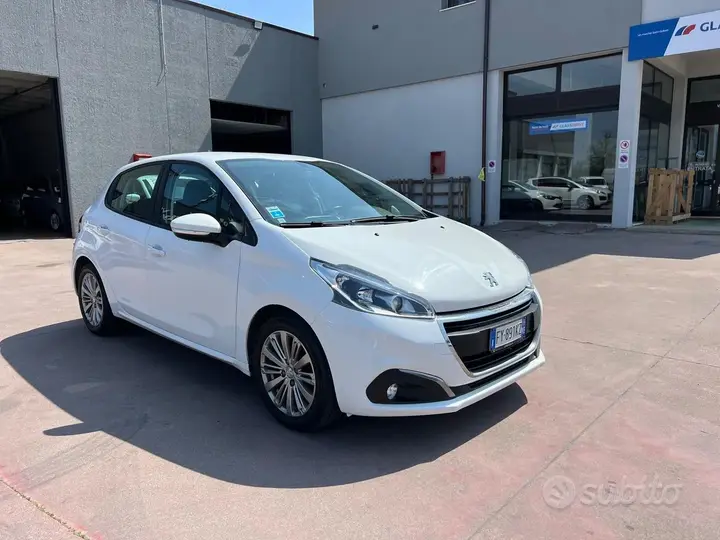 Peugeot 208 2016 photo 3