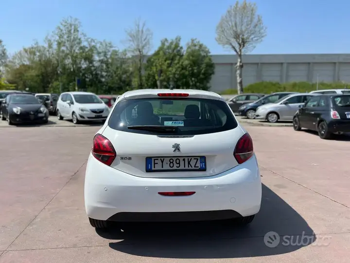 Peugeot 208 2016 photo 5