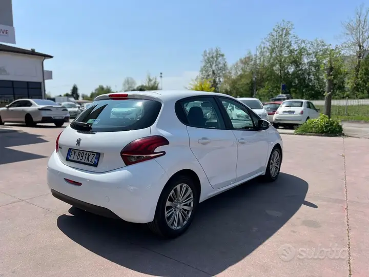 Peugeot 208 2016 photo 4