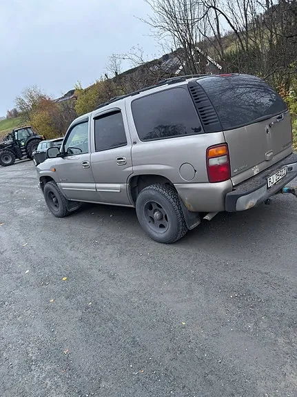 Chevrolet Tahoe 2003 photo 2
