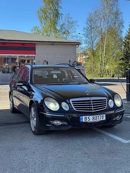 Mercedes-Benz E320 2006 photo 2