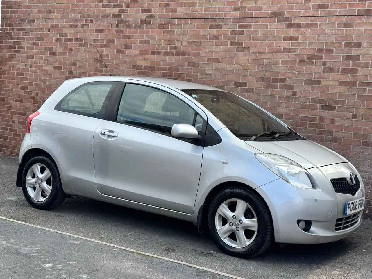 Toyota Yaris 2006 photo 2