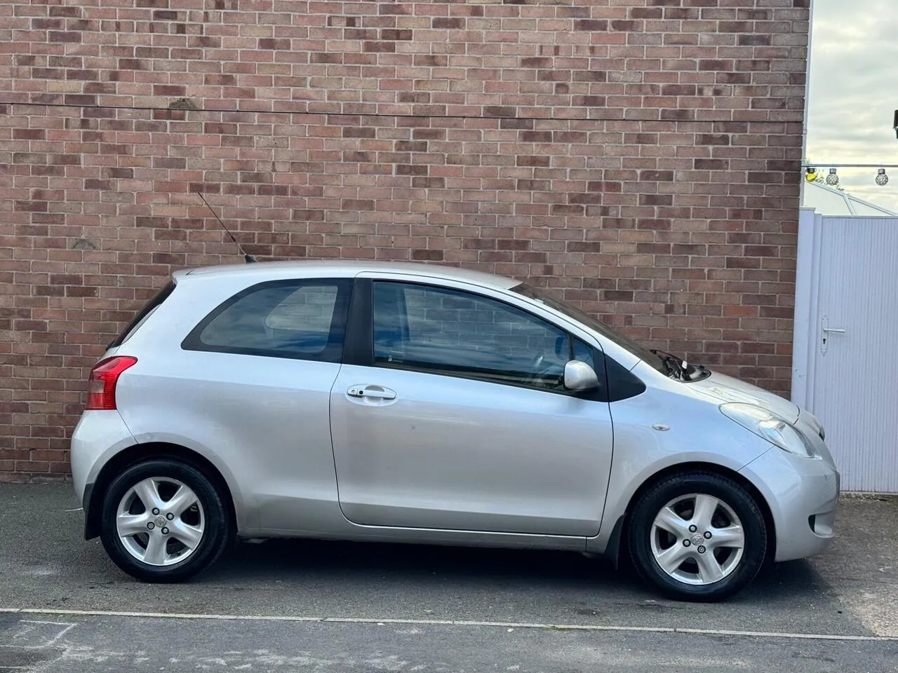 Toyota Yaris 2006 photo 3