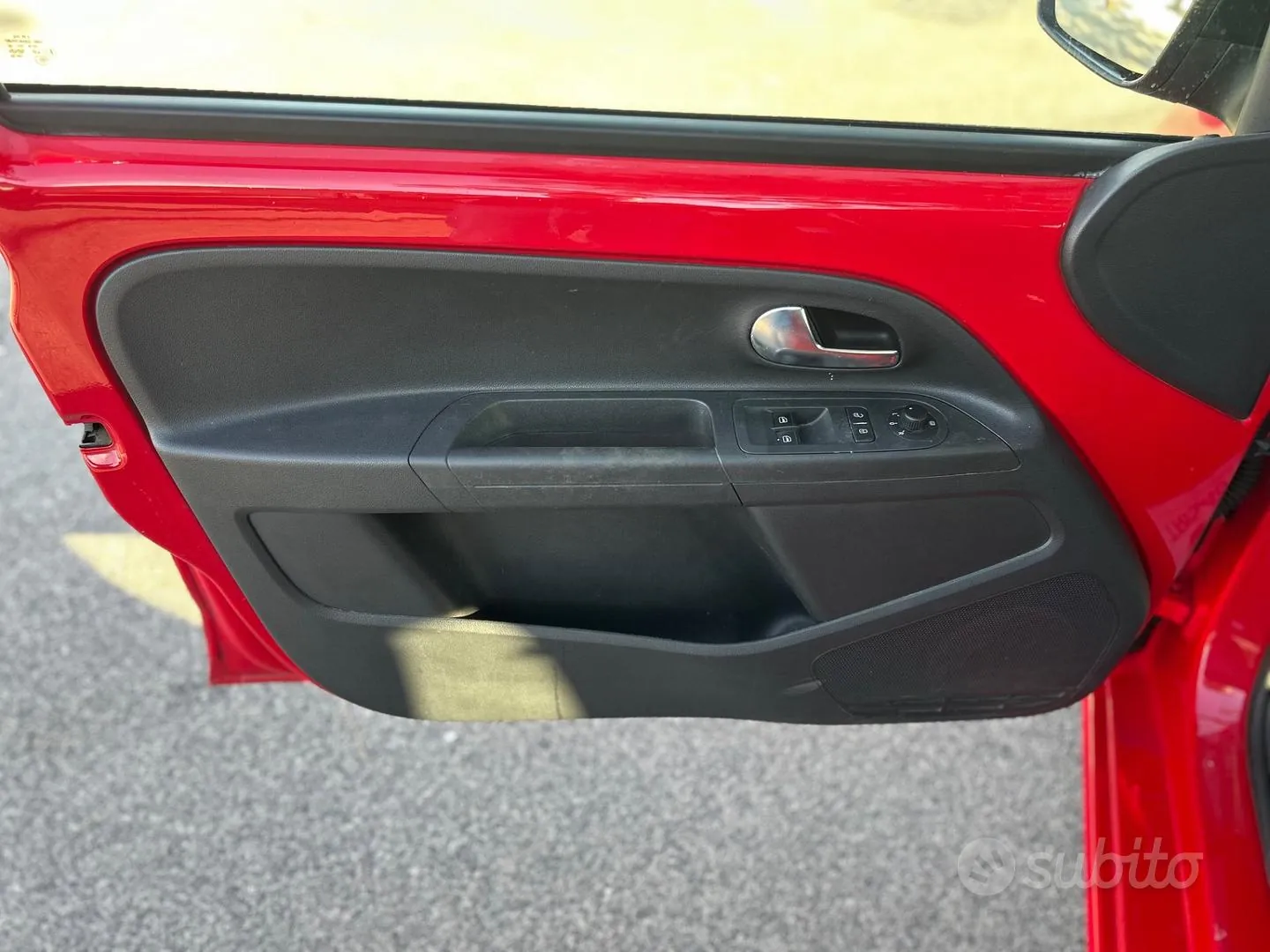 Volkswagen Up 2015 photo 5
