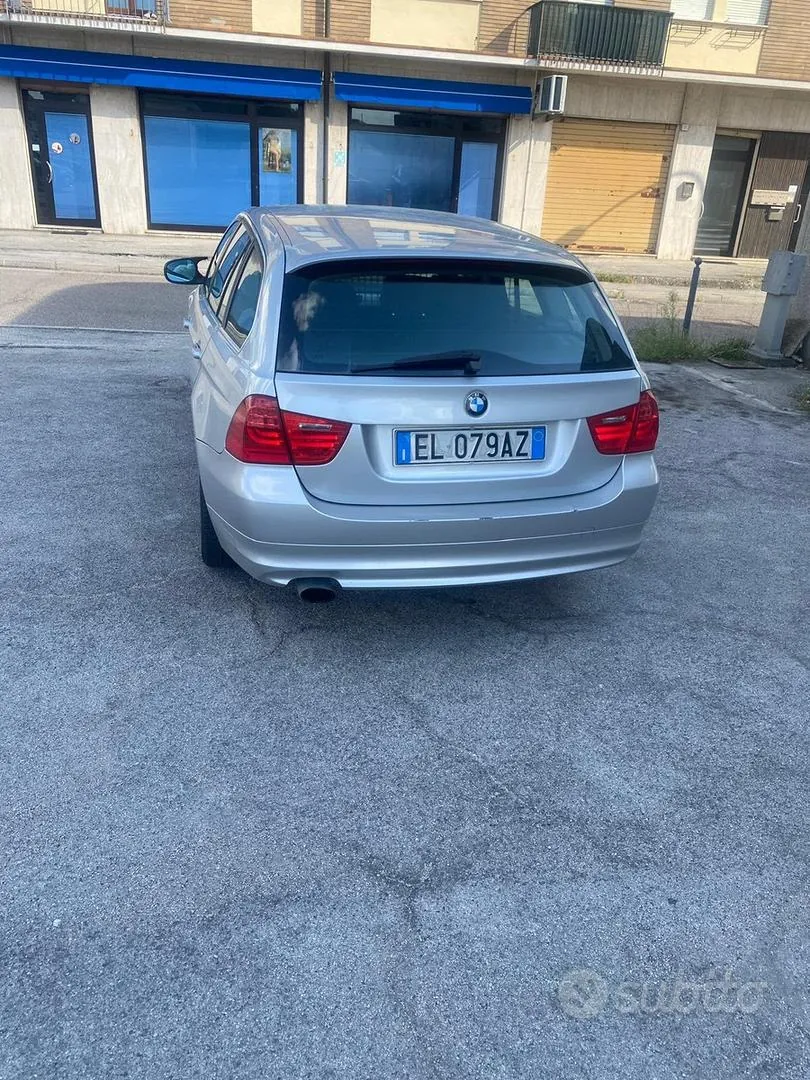 BMW 3 Series 2012 photo 2