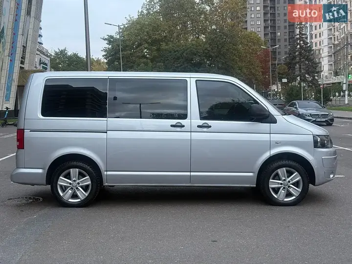 Volkswagen Multivan 2012 photo 5