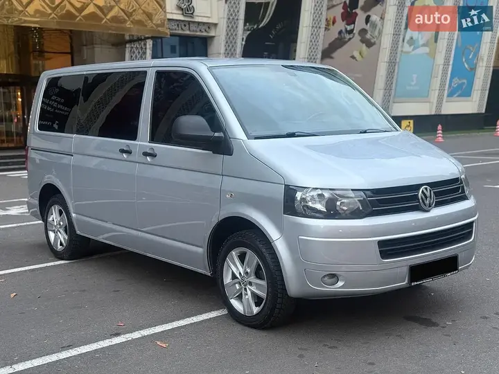 Volkswagen Multivan 2012 photo 2