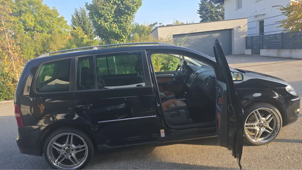 Volkswagen Touran 2007 photo 2
