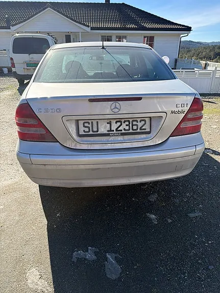 Mercedes-Benz C200 D 2004 photo 4