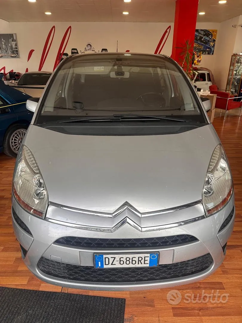 Citroen C4 Picasso 2010 photo 2