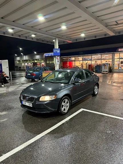 Volvo S40 2010 photo 2