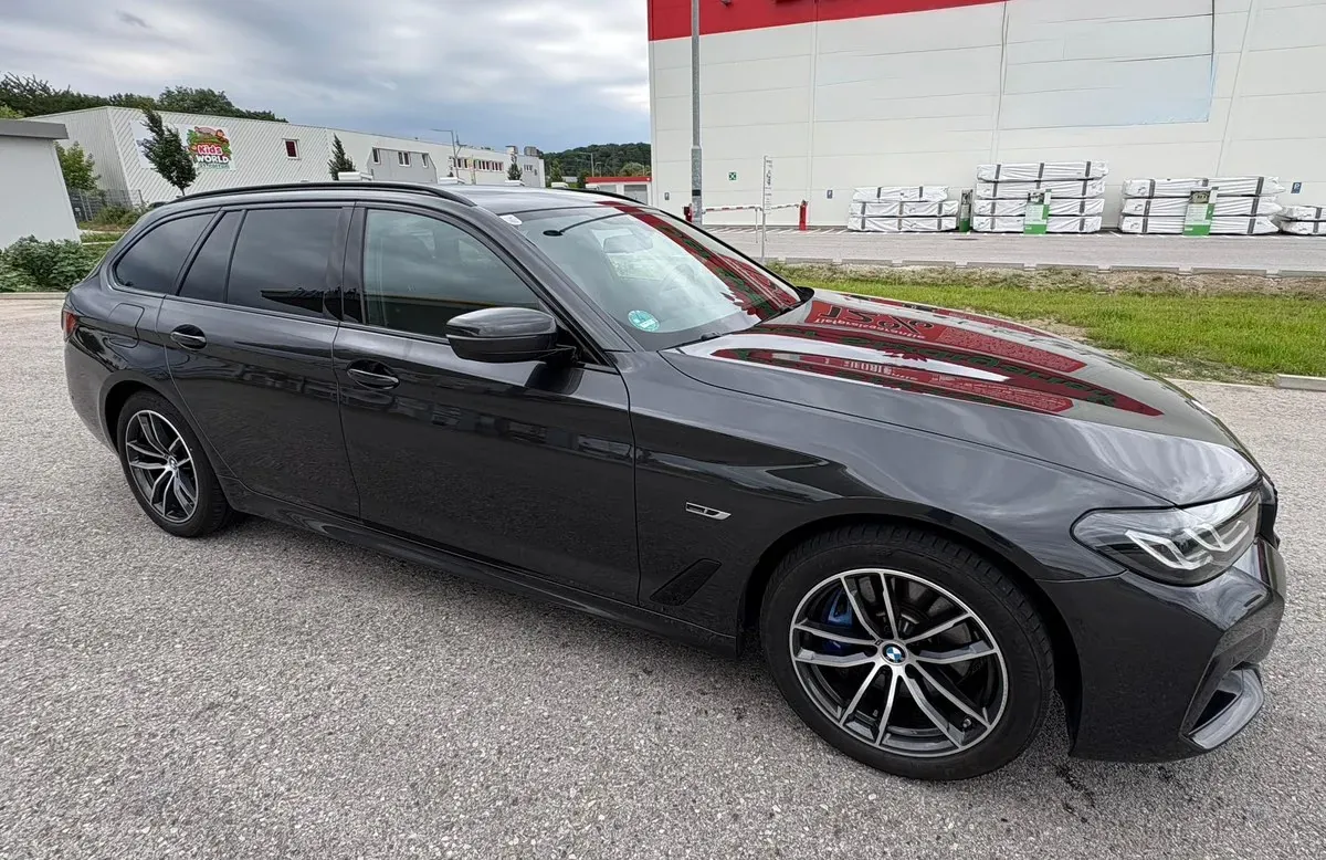 BMW 5 Series 2022 photo 2