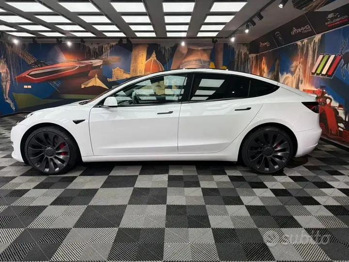 Tesla Model 3 2023 photo 4