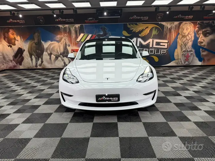 Tesla Model 3 2023 photo 2