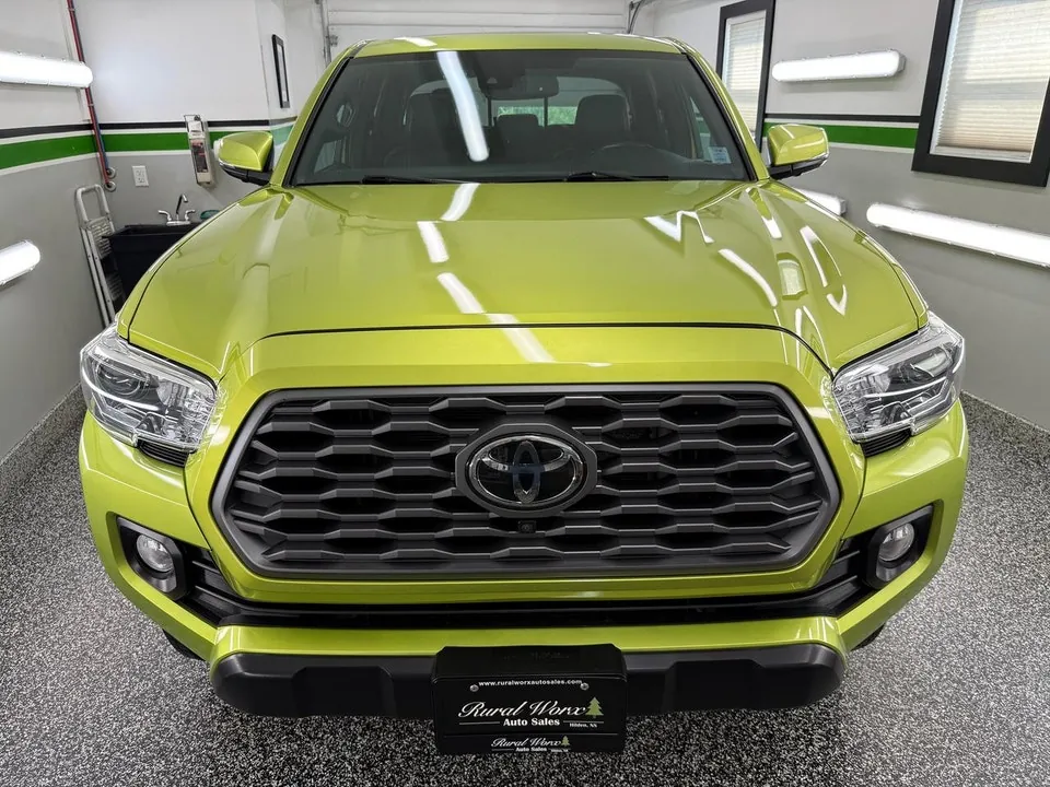 Toyota Tacoma 2023 photo 2