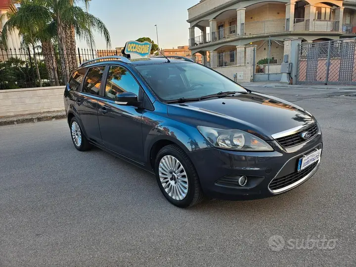 Ford Focus 2010 photo 3