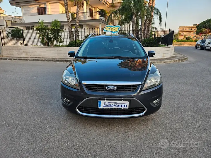 Ford Focus 2010 photo 2