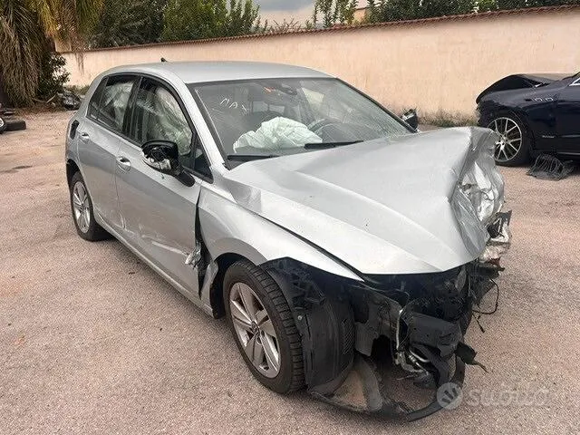 Volkswagen Golf 2023 photo 2