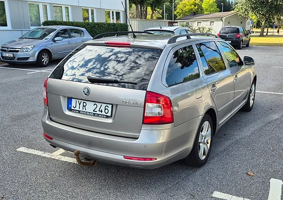 Skoda Octavia 2010 photo 3