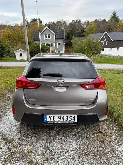Toyota Auris 2013 photo 3