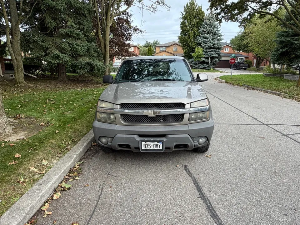 Chevrolet Avalanche 2002 photo 2