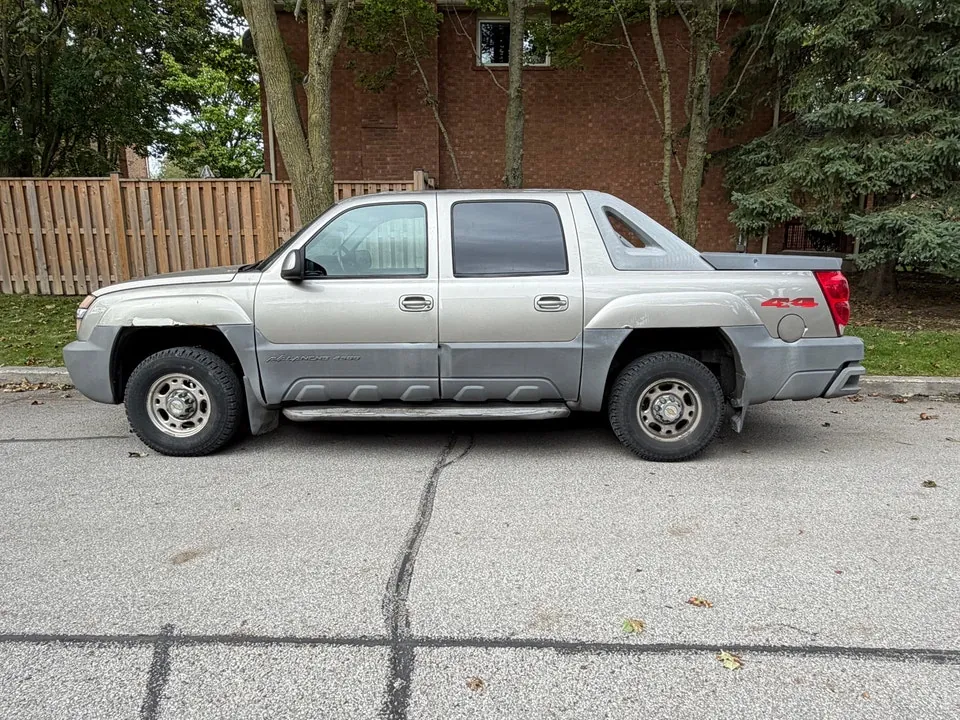 Chevrolet Avalanche 2002 photo 3
