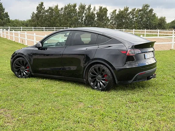 Tesla Model Y 2023 photo 4