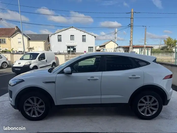 Jaguar E-Pace 2018 photo 4