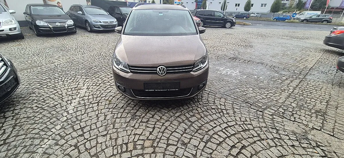 Volkswagen Touran 2012 photo 3