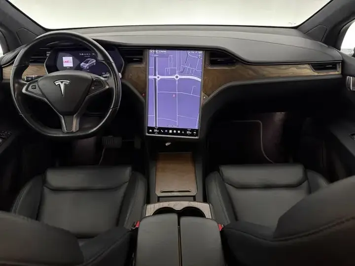 Tesla Model X 2020 photo 2