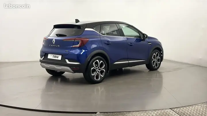 Renault Captur 2023 photo 2