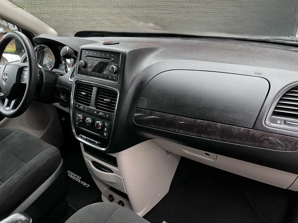 Dodge Grand Caravan 2012 photo 2