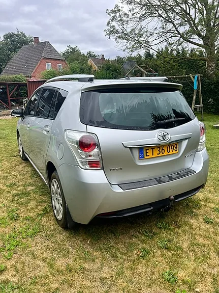 Toyota Sportsvan 2014 photo 4
