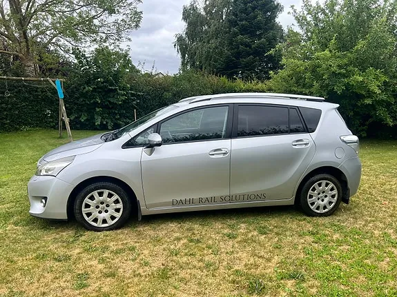 Toyota Sportsvan 2014 photo 3