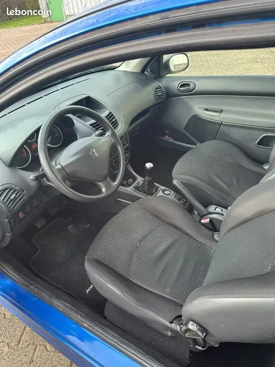 Peugeot 206 2011 photo 3