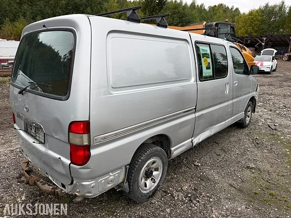 Toyota Hiace 2010 photo 5